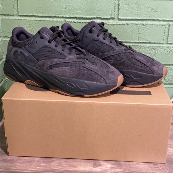 yeezy 700 black v1